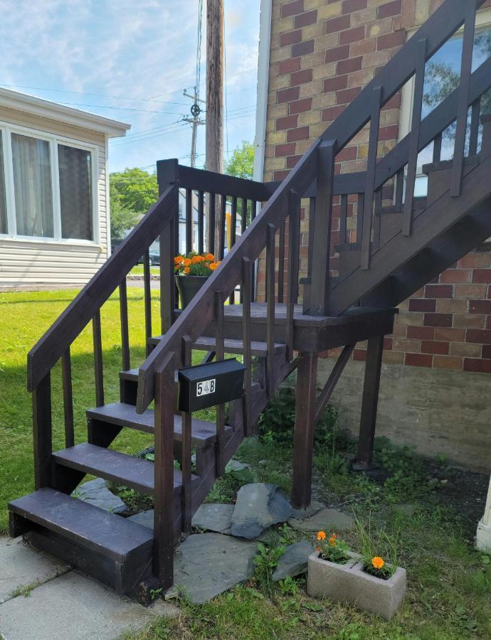 Quiet Cozy Apartment Next To Highway Wifi+Netflix Edmundston Exteriör bild