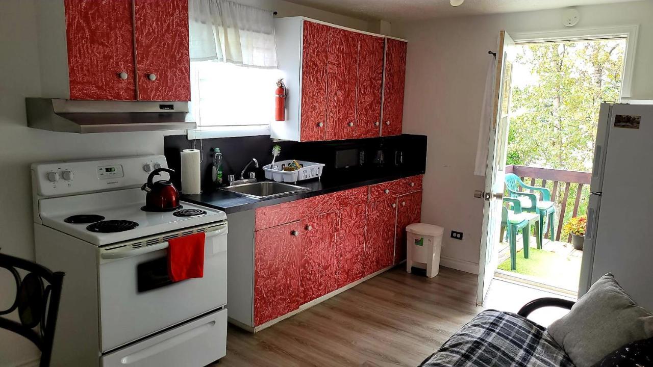 Quiet Cozy Apartment Next To Highway Wifi+Netflix Edmundston Exteriör bild