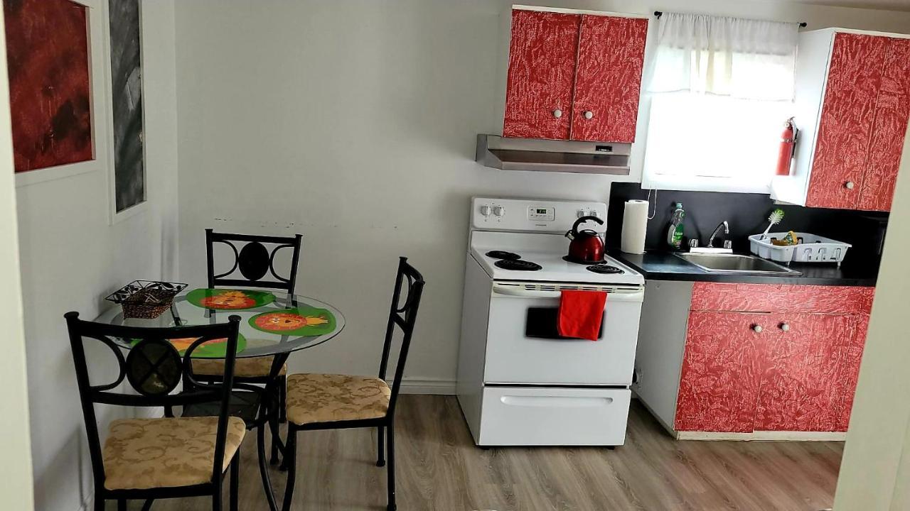 Quiet Cozy Apartment Next To Highway Wifi+Netflix Edmundston Exteriör bild