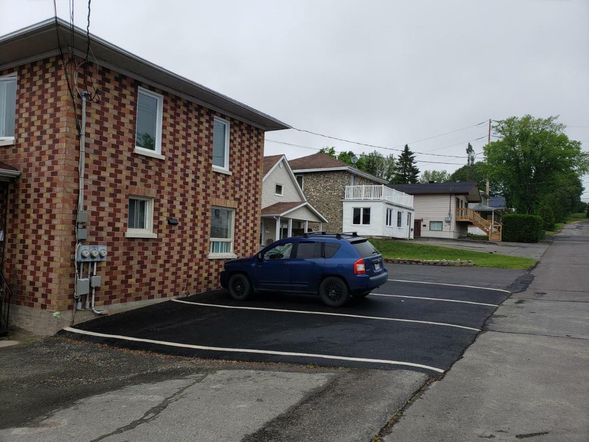 Quiet Cozy Apartment Next To Highway Wifi+Netflix Edmundston Exteriör bild